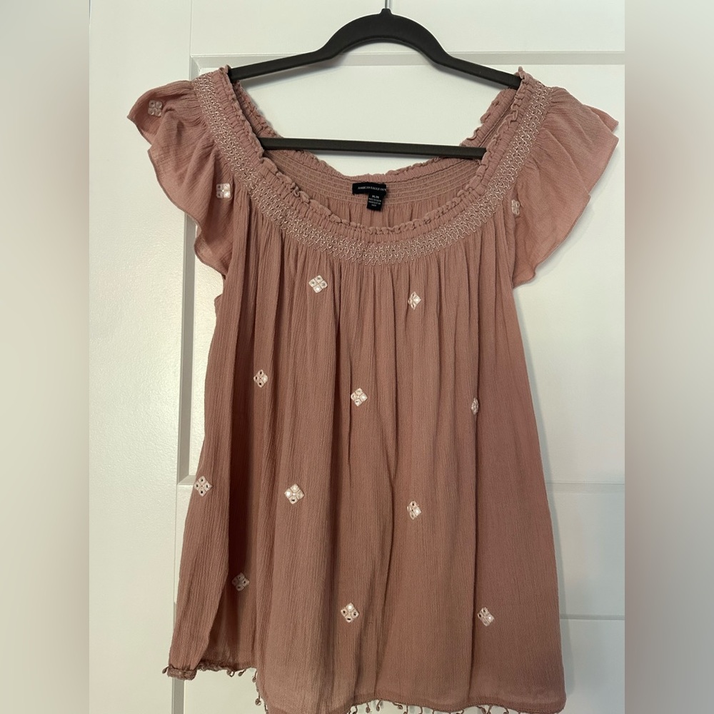 GUC American Eagle Outfitters dusty rose boho top with flutter sleeves.